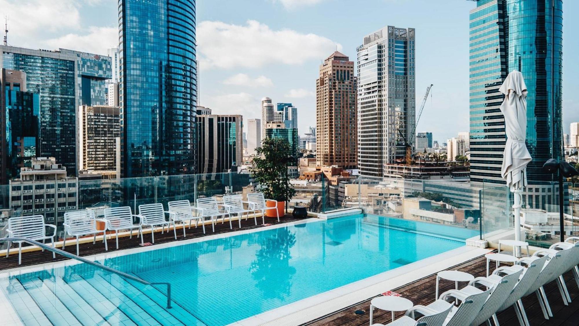 Hotel Indigo Tel Aviv - Diamond District By Ihg Giv'atayim Exterior foto Rooftop pool at the hotel